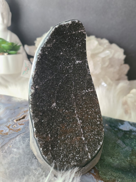 Black Amethyst Cut base