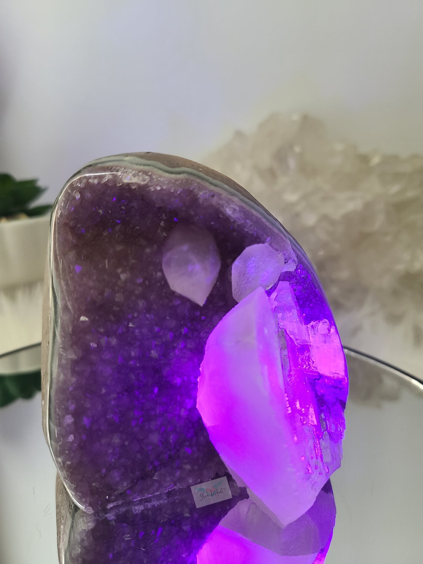 Amethyst Cutbase with UV Reactive Calcite