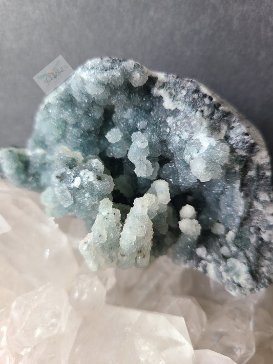 Chalcedony Cluster Zeolite (B)